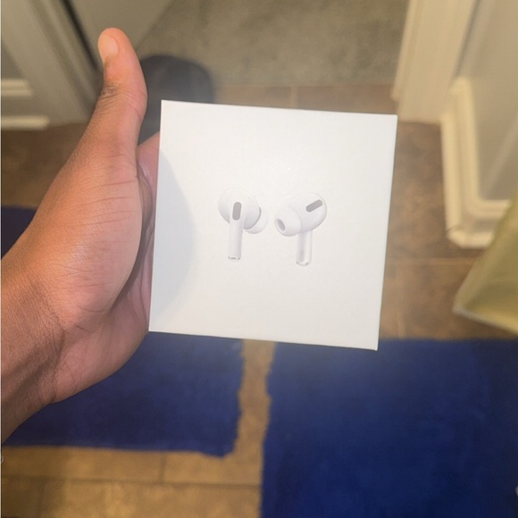 Airpod Pro - Picture 1 of 7